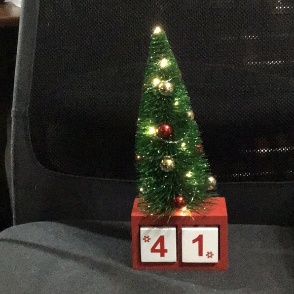 Avon | Holiday | Holiday Countdown Calendar With Lights | Poshmark